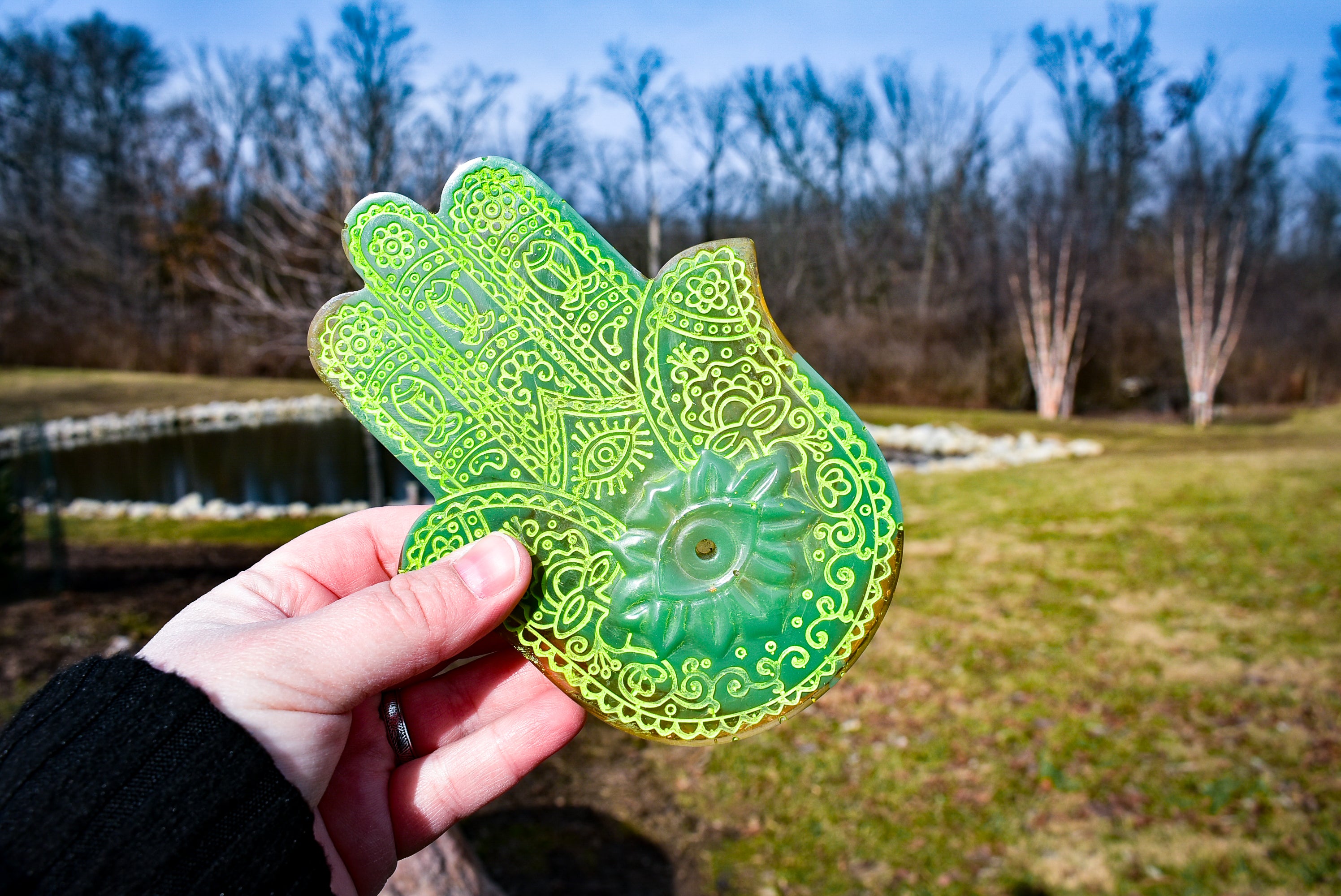 Emerald Hamsa Hand Resin Incense Holder – Heart Chakra Altar Décor for Growth & Renewal