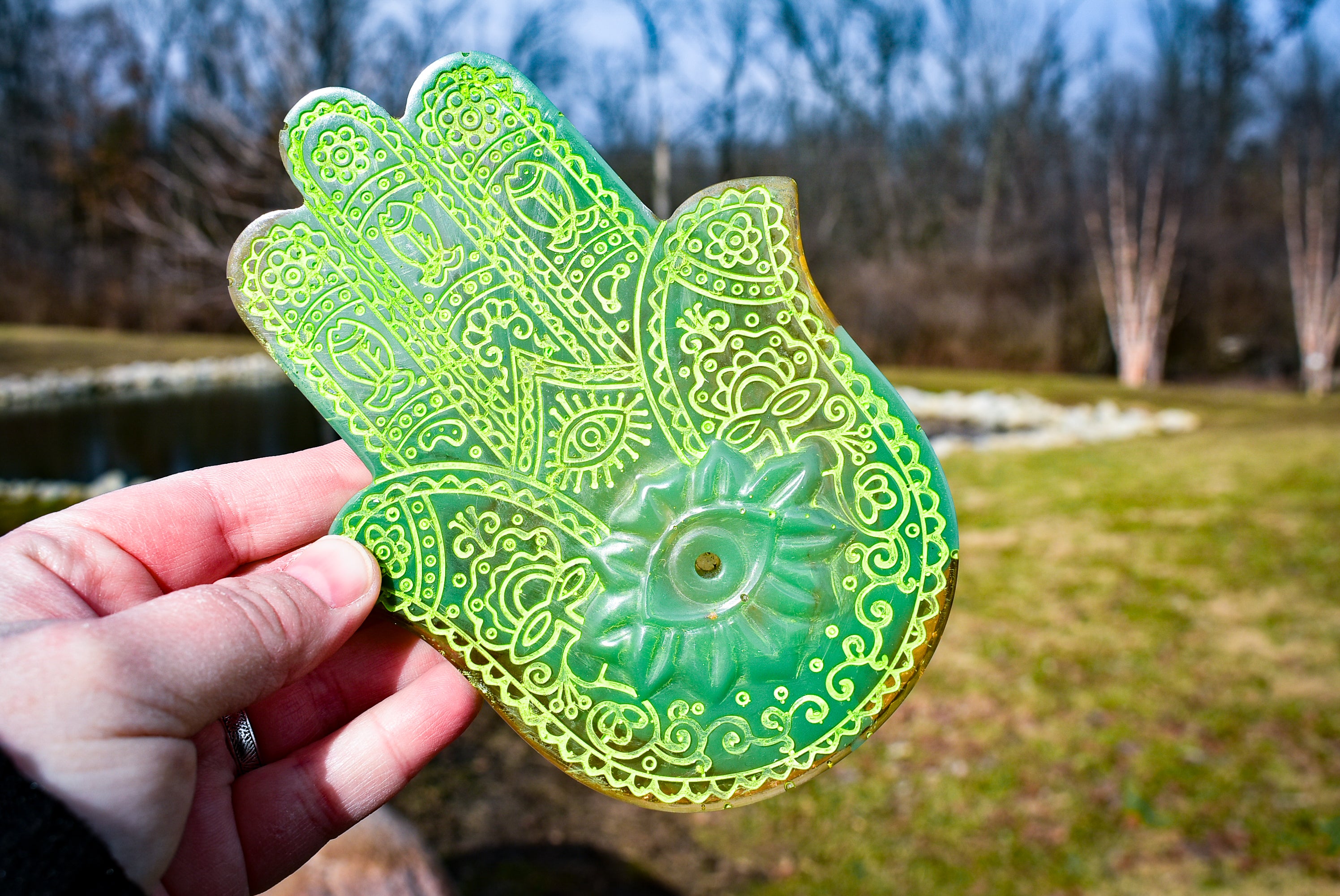 Emerald Hamsa Hand Resin Incense Holder – Heart Chakra Altar Décor for Growth & Renewal