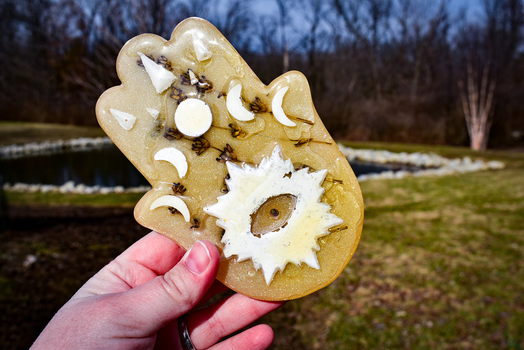 Celestial Hamsa Hand Resin Incense Holder – Lavender-Infused Altar Décor for Protection & Calm