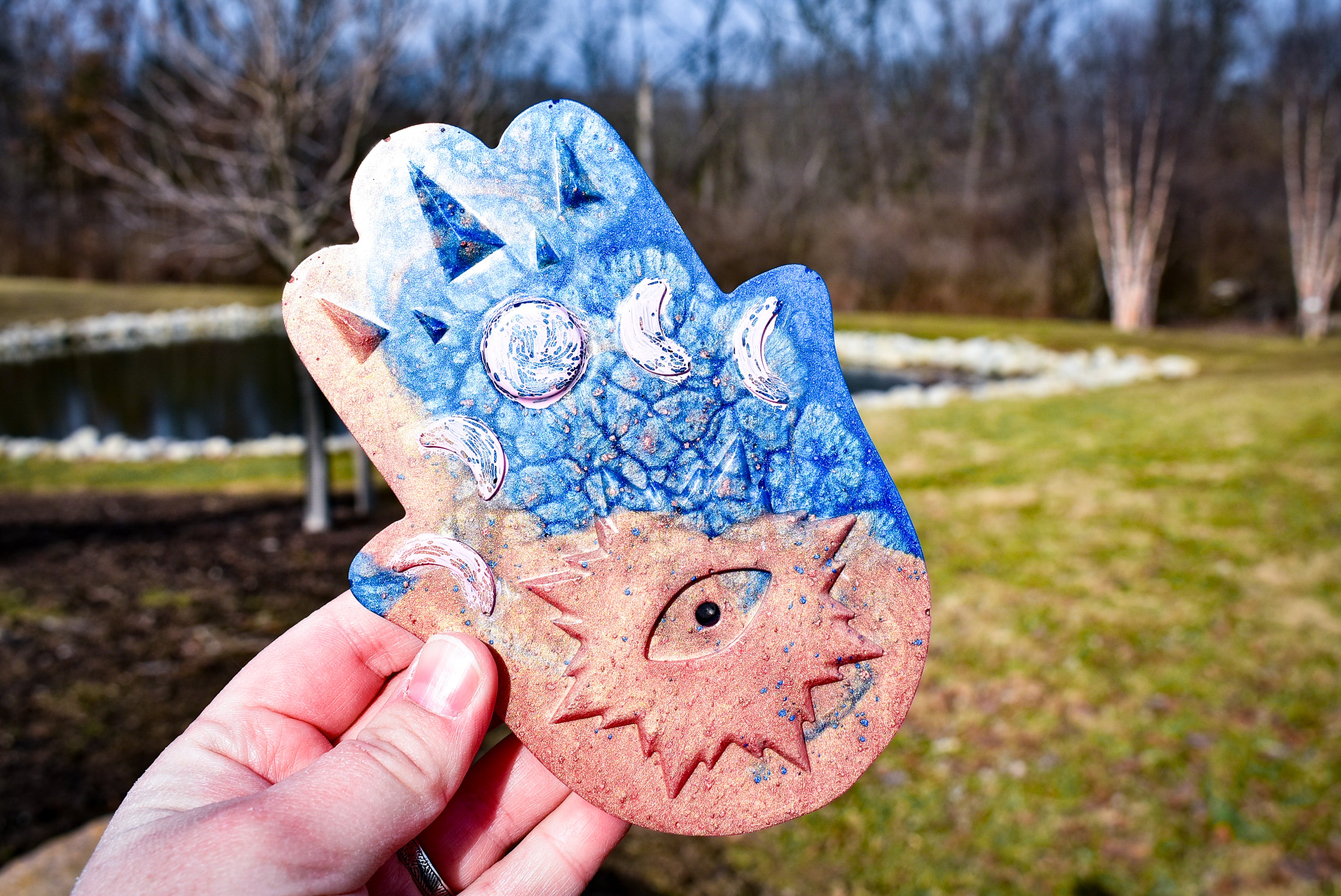 Cosmic Hamsa Hand Resin Incense Holder – Celestial Altar Décor in Sunset Pink & Midnight Blue