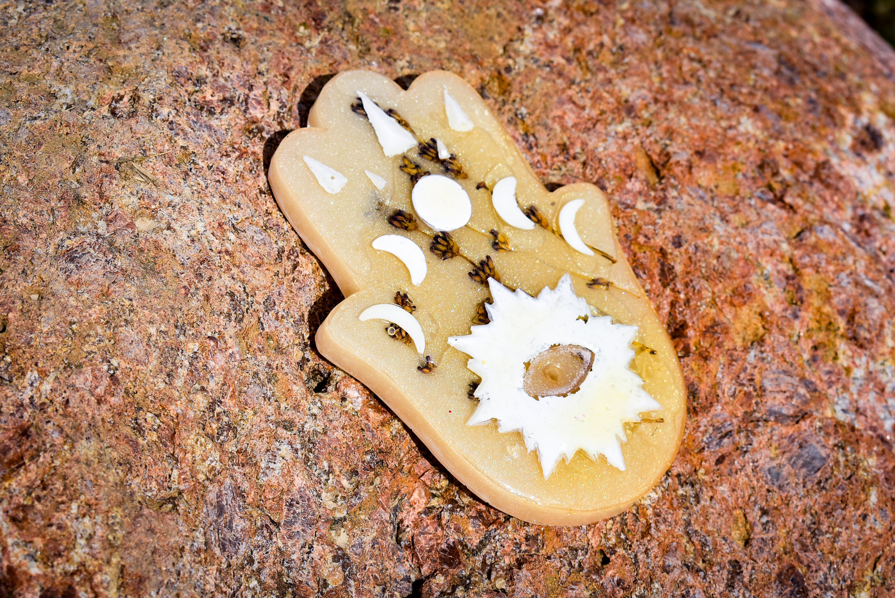 Celestial Hamsa Hand Resin Incense Holder – Lavender-Infused Altar Décor for Protection & Calm