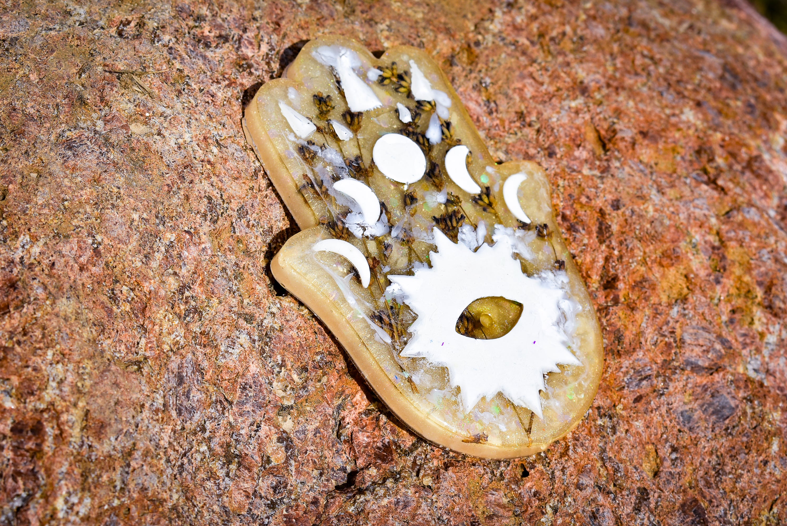 Celestial Hamsa Hand Resin Incense Holder – Lavender-Infused Altar Décor for Protection & Calm