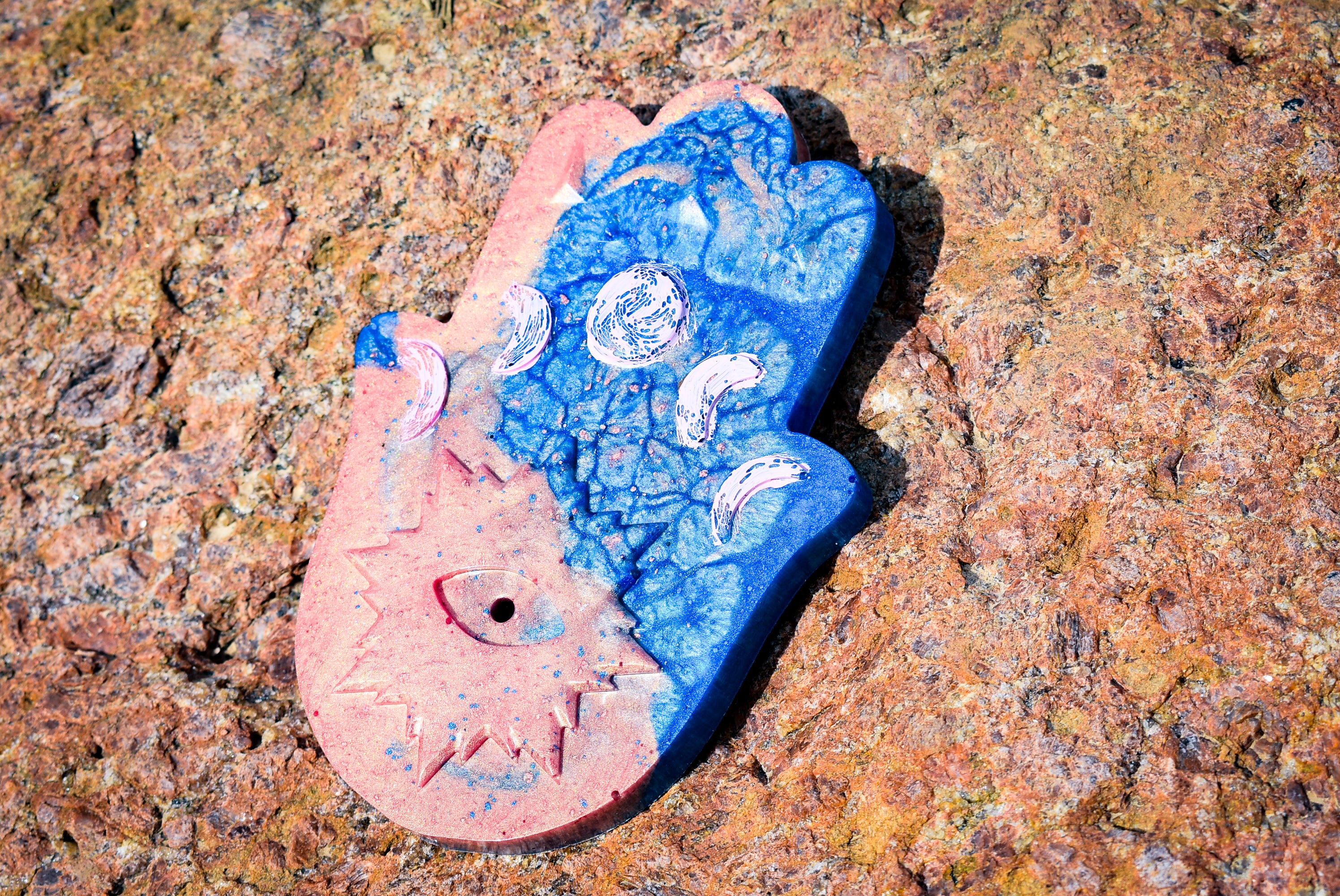 Cosmic Hamsa Hand Resin Incense Holder – Celestial Altar Décor in Sunset Pink & Midnight Blue