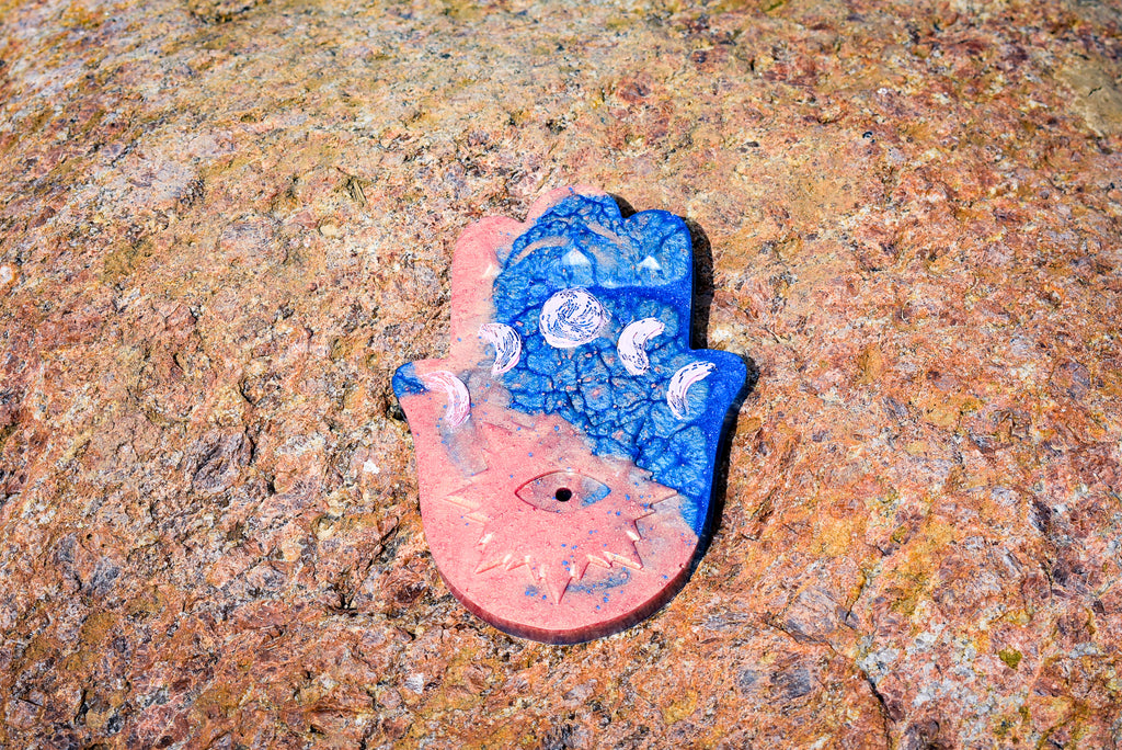 Cosmic Hamsa Hand Resin Incense Holder – Celestial Altar Décor in Sunset Pink & Midnight Blue