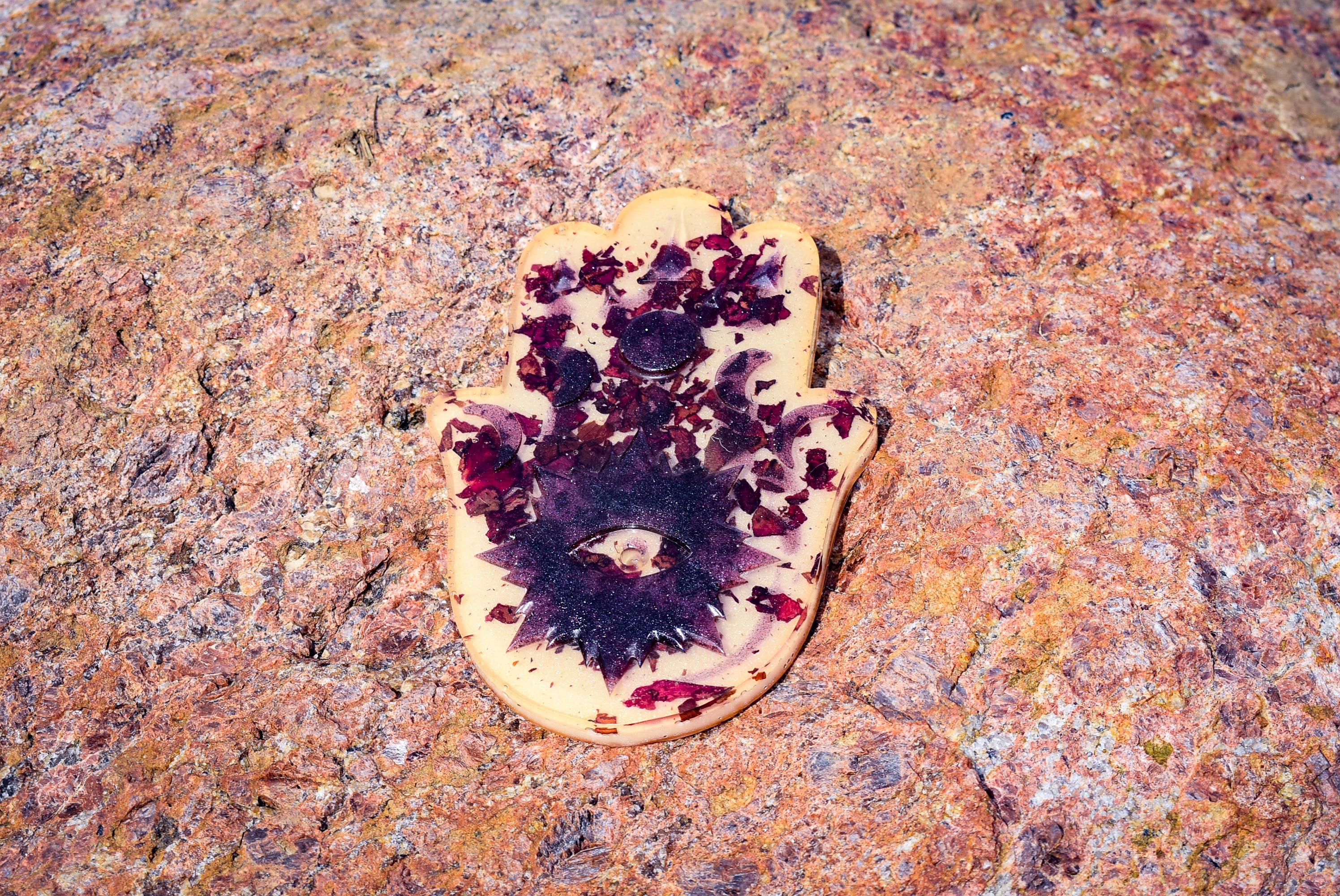 Midnight Rose Hamsa Hand Resin Incense Holder – Protective Altar Décor with Crimson Petals