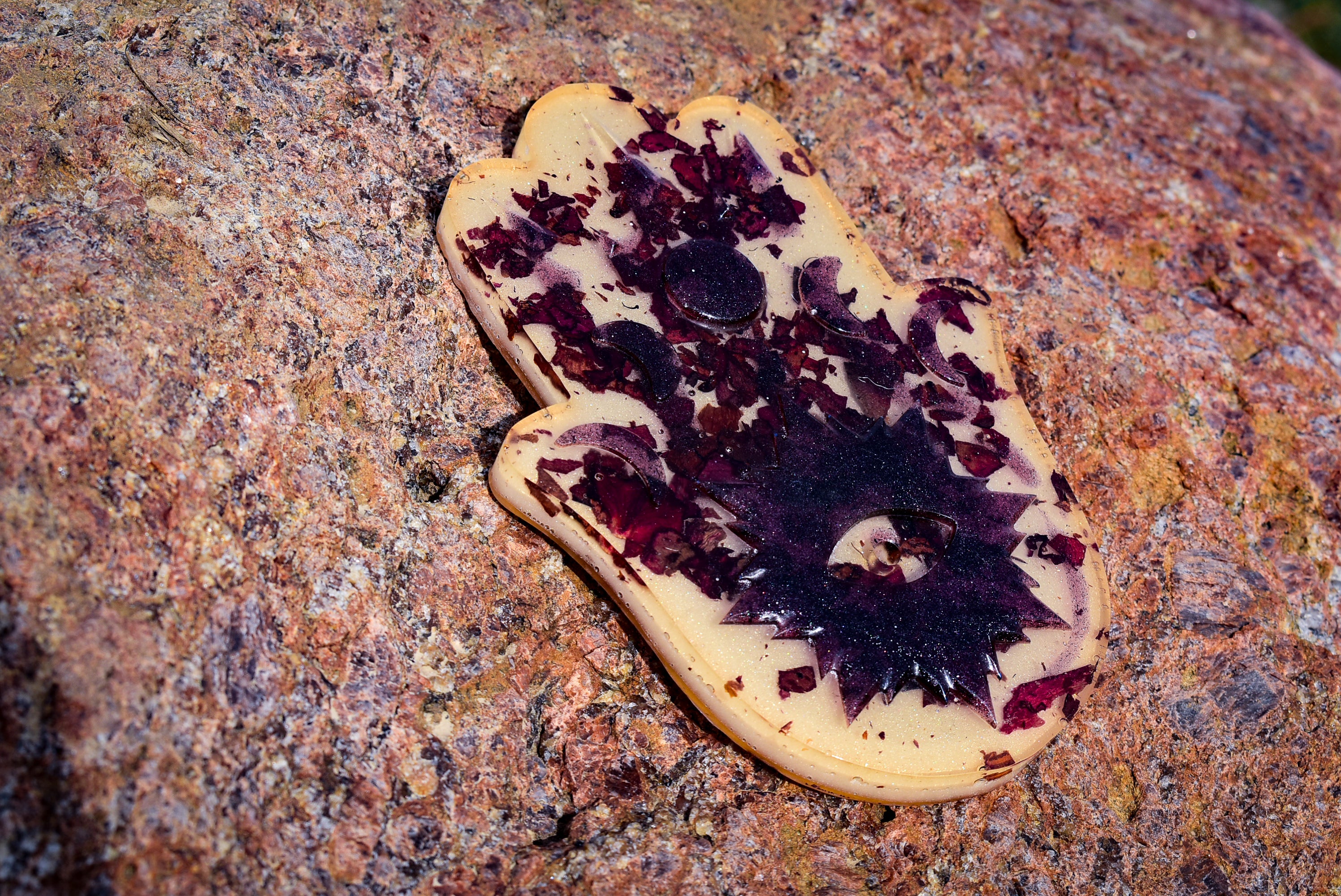 Midnight Rose Hamsa Hand Resin Incense Holder – Protective Altar Décor with Crimson Petals