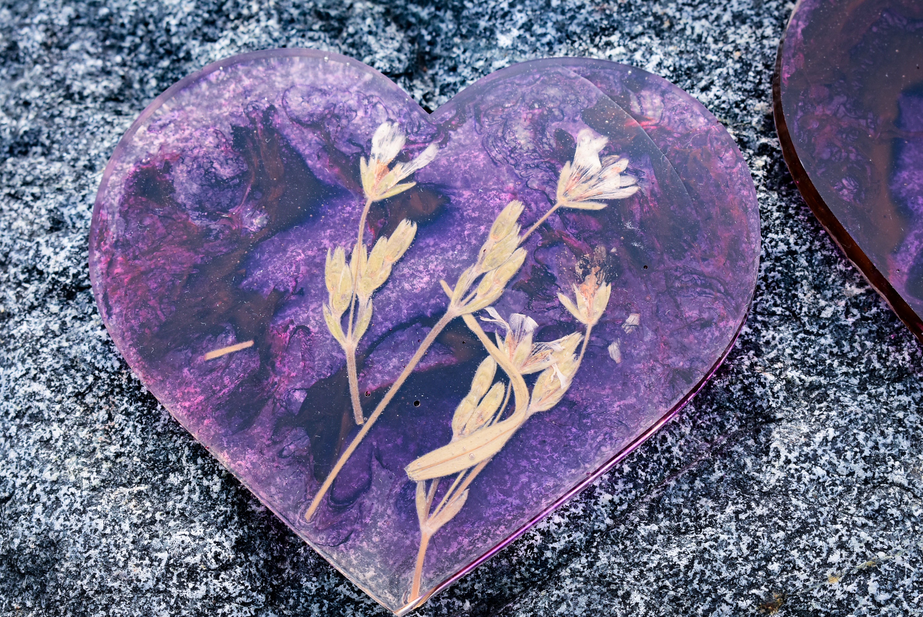 Snow-in-Summer Heart Coaster Set – Purple Galaxy Bloom (Set of 2 + Holder)